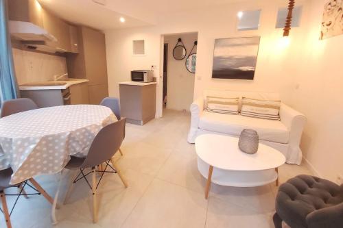 T3 air-conditioned , quiet garden, parking