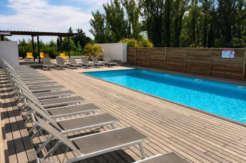 L'Oustaloun Charming studio with pool & parking