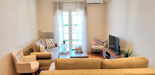 Sunny home in Acropolis