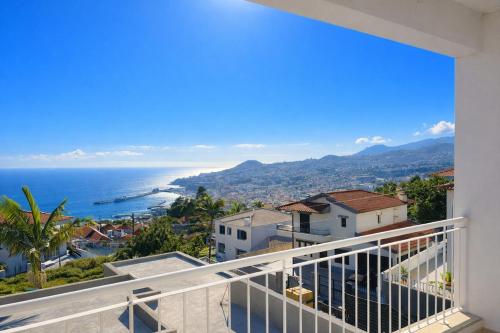Villa Madeira mit Blick auf den Hafen