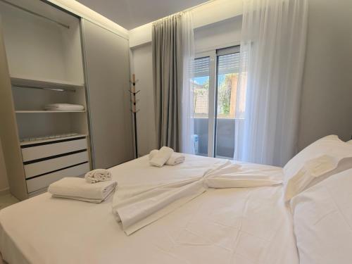 Alex comfortable apartment - near Athens Airport