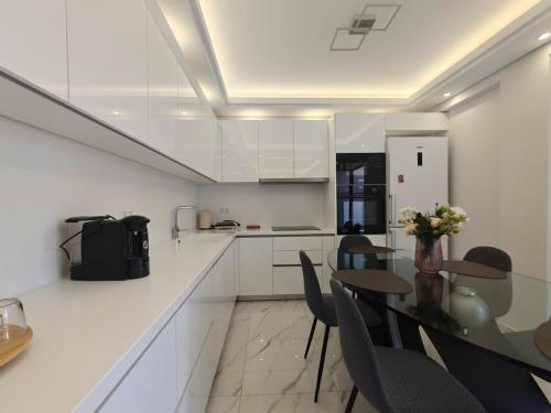 Alex comfortable apartment - near Athens Airport
