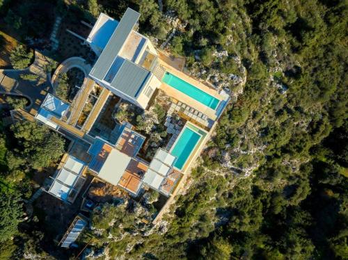 New Luxury Olives & Thyme Retreat, Seaview with 2 Heated Pools