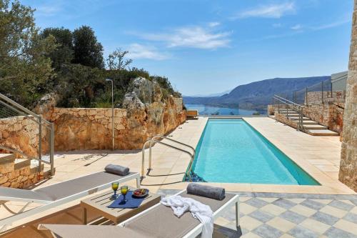 New Luxury Olives & Thyme Retreat, Seaview with 2 Heated Pools