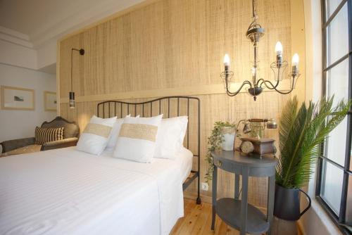 Romantica Deluxe Suite with Hot Tub and Balcony, A Lovely Nest near Old Town