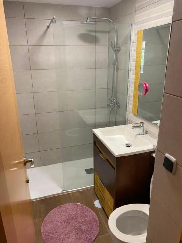 Renovated apartment 2 bedrooms Free parking