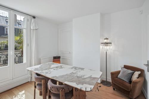 Luxury 2 BDR Apartment with Balcony • Heart of Montorgueil