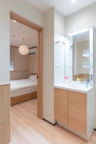 青葉邸-KOMOREBI 30-Second Walk to Kuromon Market 4BR 3Bath Japanese Private House