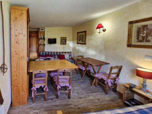 Résidence Miravidi - Joli studio pour 4 personnes, entièrement rénové, proche des pistes et des commerces, au cœur du village du Charvet à Arc 1800 MAE-1829