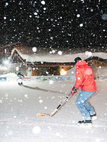 Residence Cimes de Caron, Ski In-Out with WiFi in Val Thorens, "V12" by Versant Collection