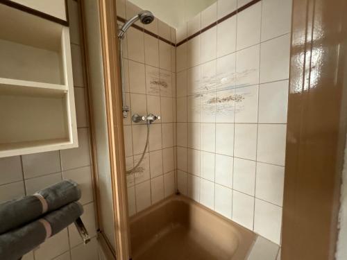 3-Bedroom Long-Term Apartment with Free Parking