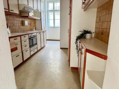 3-Bedroom Long-Term Apartment with Free Parking