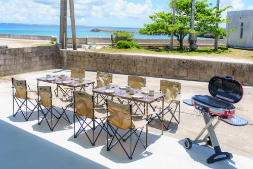 Ikema Nostalgia - unmanned beachfront house 池間の情景
