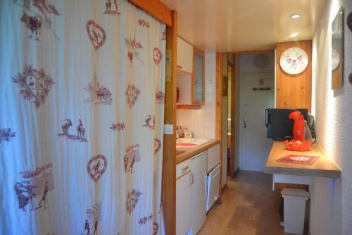 Résidence Miravidi - Beau studio pour 4 personnes, décoré dans une ambiance chalet, proche des pistes et des commerces, au cœur du village du Charvet MAE-1946