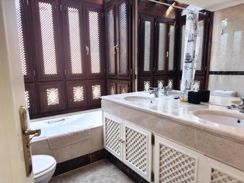 Luxury 3BR Apartment in Aloha Golf - Large Terrace & Pool