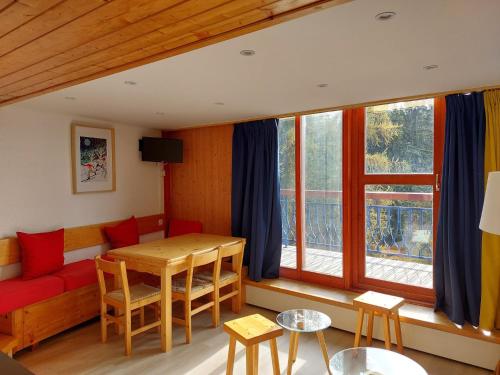 Résidence Aiguille Grive Bat I - Appartement 4 pièces en duplex pour 10 personnes à Arc 1800 dans le village de Charmettoger, au pied des pistes MAE-2172