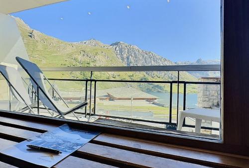 Résidence Les Ducs De Savoie - Appartement 2 pièces 6 personnes à Tignes au pied des commerces, du bowling et proche des pistes, de la piscine et de l'office d MAE-2010
