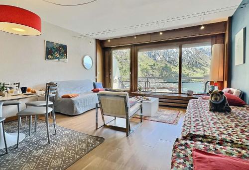Résidence Les Ducs De Savoie - Appartement 2 pièces 6 personnes à Tignes au pied des commerces, du bowling et proche des pistes, de la piscine et de l'office d MAE-2010