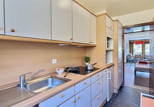 Résidence Les Ducs De Savoie - Appartement 2 pièces 6 personnes à Tignes au pied des commerces, du bowling et proche des pistes, de la piscine et de l'office d MAE-2010