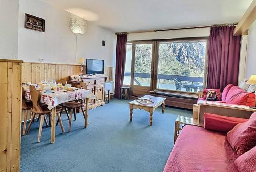 Résidence Le Bec Rouge - Studio 4 personnes à Tignes ski aux pieds et proche des commerces dans le quartier du Lac. Vue imprenable sur le Lac. MAE-2118