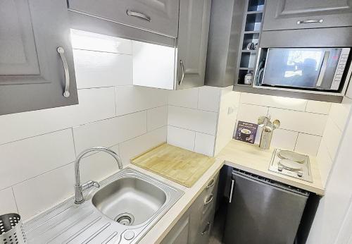 Résidence Le Bec Rouge - Studio 4 personnes à Tignes ski aux pieds et proche des commerces dans le quartier du Lac. Vue imprenable sur le Lac. MAE-2118