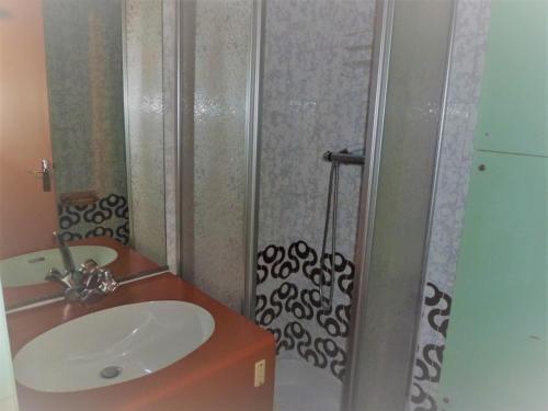 Résidence Le Palafour - Studio 2 personnes à Tignes au pied des pistes, des commerces, de l'ESF et de l'office du tourisme dans le quartier du lac. Appa MAE-2160