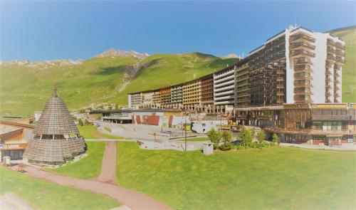 Résidence Le Palafour - Studio 2 personnes à Tignes au pied des pistes, des commerces, de l'ESF et de l'office du tourisme dans le quartier du lac. Appa MAE-2160
