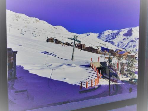 Résidence Le Palafour - Studio 2 personnes à Tignes au pied des pistes, des commerces, de l'ESF et de l'office du tourisme dans le quartier du lac. Appa MAE-2160