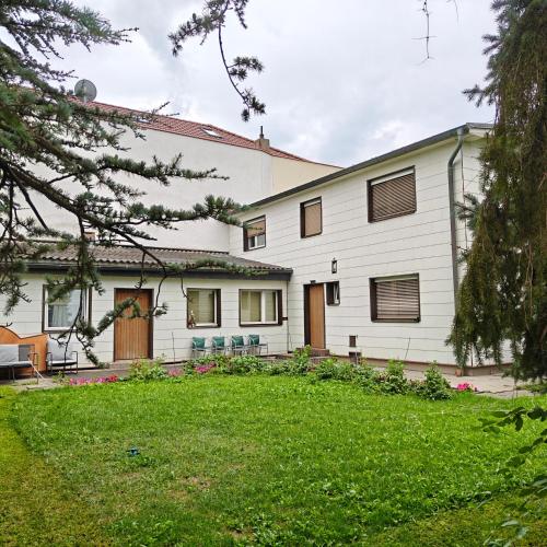 Haus mit Garten nahe U1