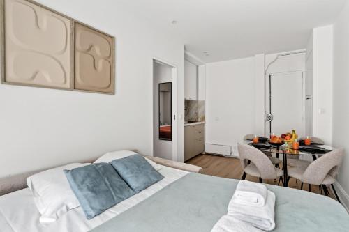 Branded New - Well Designed - 1BR Apt in Paris 20
