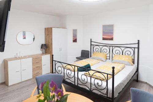 Elegant Villa with Free WiFi Sleeps 31