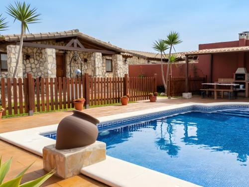 Casa con piscina solo aceptamos familias y parejas no grupos jovenes