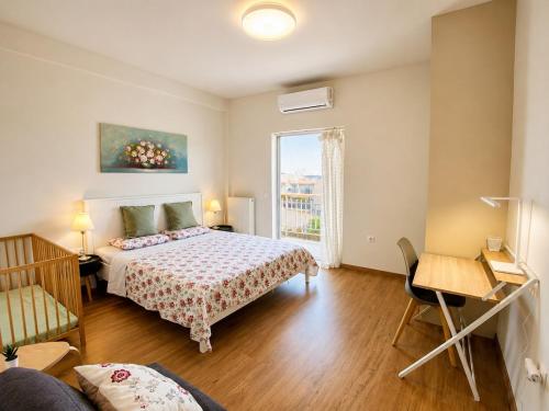 Wonderful Garden #2, 80 sqm with a large terrace, 3 bedrooms, comfortable, quiet, and upscale neighborhood, close to the subway, free parking, 15 minutes direct to Athens Airport