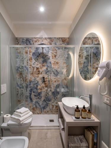 Lou Lou Rooms