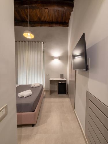 Lou Lou Rooms