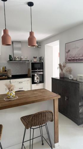 A rare find in Marseille, south-facing house with pool, quiet location