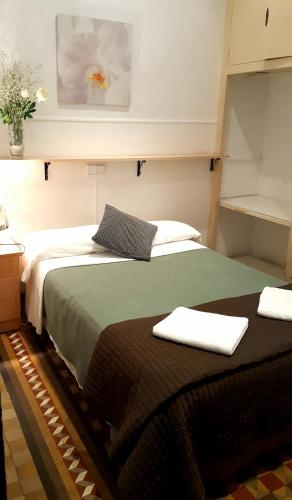 a bedroom with two beds with towels on them at Hostal Lima in Barcelona