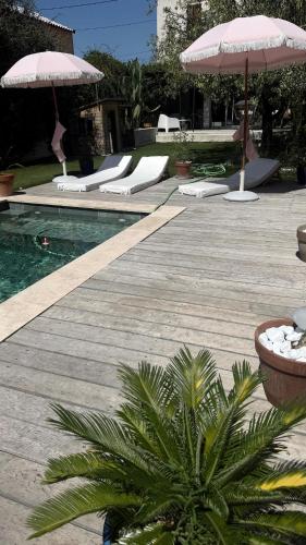 A rare find in Marseille, south-facing house with pool, quiet location