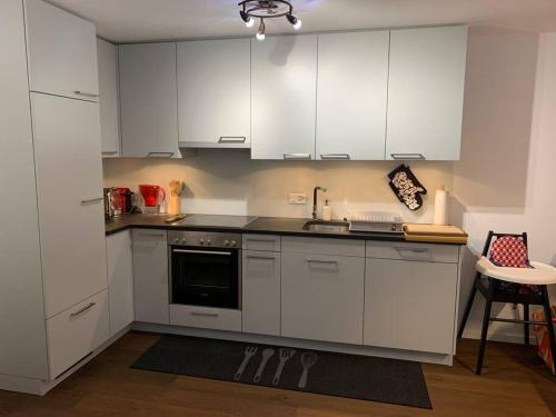 Perrine Garden - Cozy Central Apartment with Private Garden