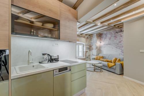 Grand Palace Luxury Retreat - Exclusive Self Service Residence