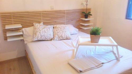 Luxury Apartment with Private big Garden & Mountain View in Palaio faliro