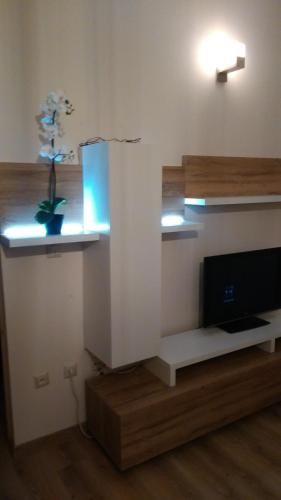 Luxury Apartment with Private big Garden & Mountain View in Palaio faliro