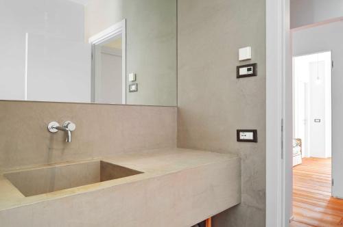 Luxury 3BR Penthouse with Duomo View & Hot Tub