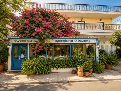 Wonderful Garden #1, 120 sqm with a large terrace, 3 bedrooms, comfortable, quiet, and upscale neighborhood, close to the subway, free parking, 15 minutes direct to Athens Airport