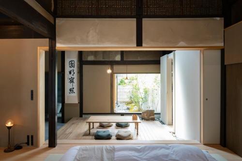 Machiya near Palace - A day in khaki - michi