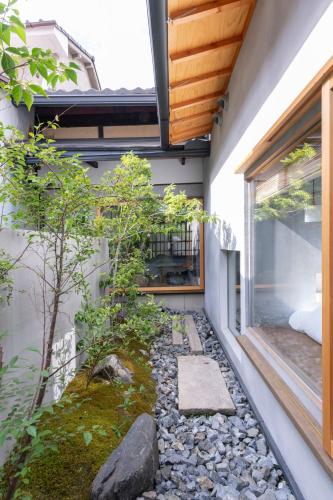Machiya near Palace - A day in khaki - michi