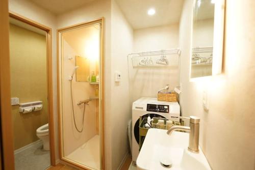 OM HigashiHira Tanimachi 9-chome station 7-minute walk Japanese-style inn 2 train stops to Namba