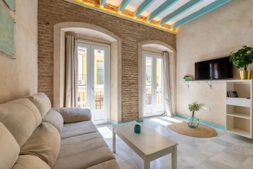 Triana Sevilla Procurador by TheGoodTourist