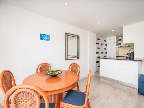 Sea View Apartment, Walk to Beaches and Old Town #2028