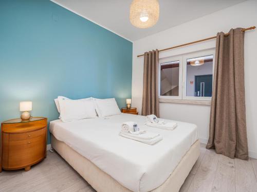 Sea View Apartment, Walk to Beaches and Old Town #2028